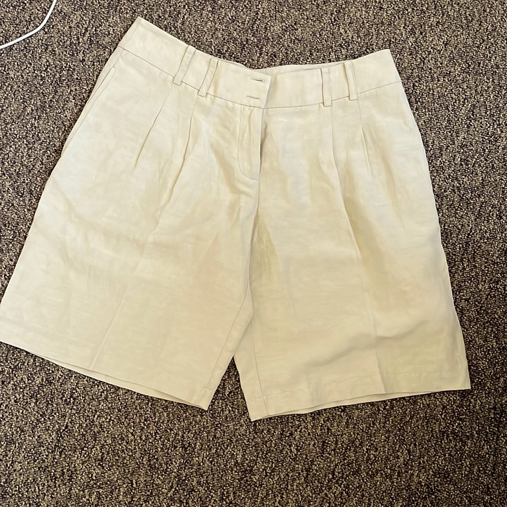 Tommy bahama silk blend neutral size 4 shorts